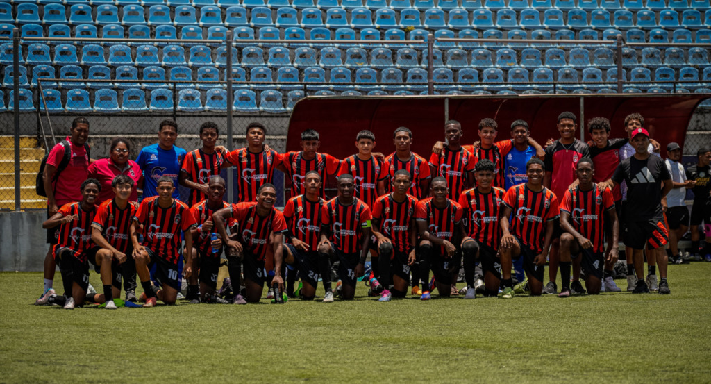 Jugadores de Sporting San Miguelito sub 16 luego de su clasificacion a la semifinal del torneo infanto juvenil