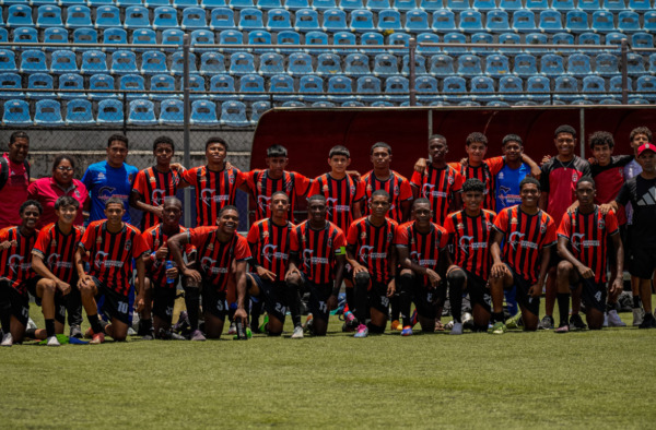 Jugadores de Sporting San Miguelito sub 16 luego de su clasificacion a la semifinal del torneo infanto juvenil